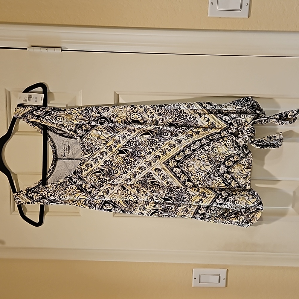Lane Bryant NWT Navy and Yellow tank/workout top Size 18/20 - Picture 1 of 8